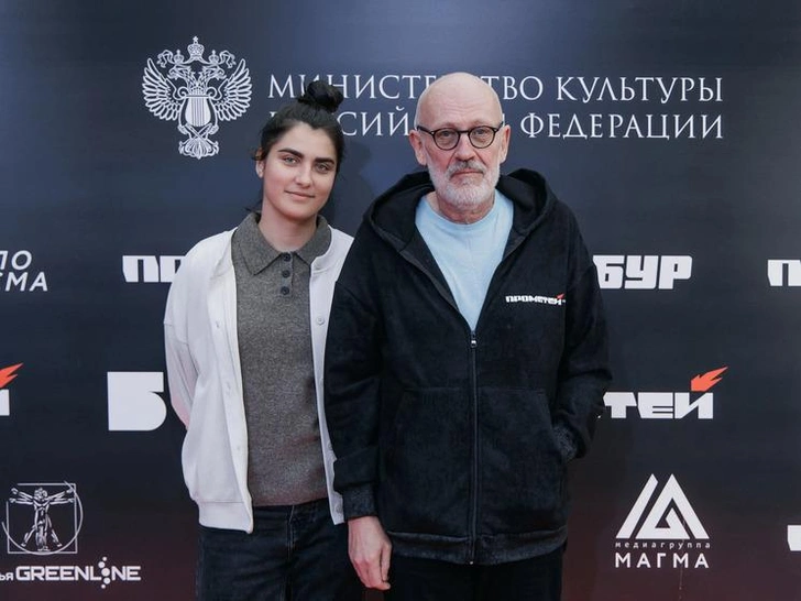 Александр Гордон встретил шестой брак в Перми: рядом с ним 24-летняя художница