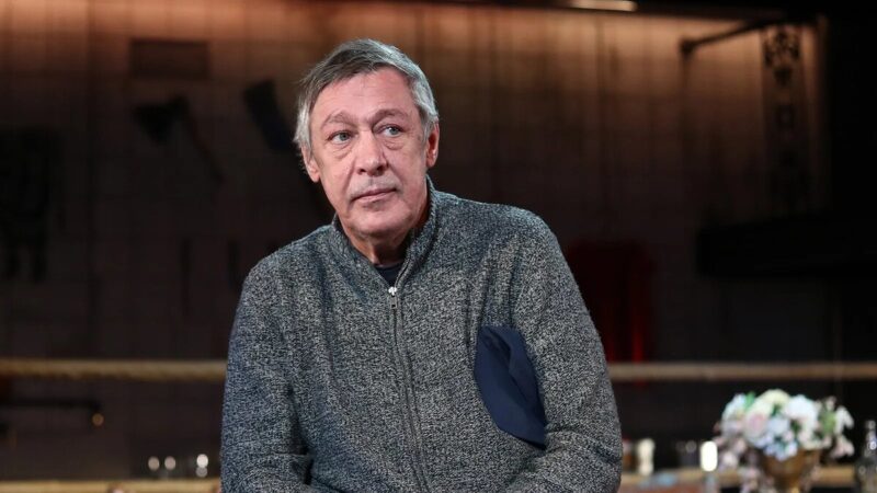 Михаил Ефремов после УДО вернулся на сцену, но живёт в съёмной квартире, которую оплачивает Никита