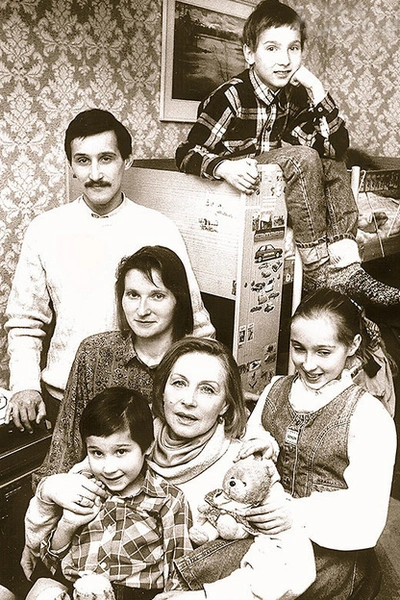 «Мама из Интердевочки» Лариса Малеванная каждый год звонит хирургу в свой второй день рождения