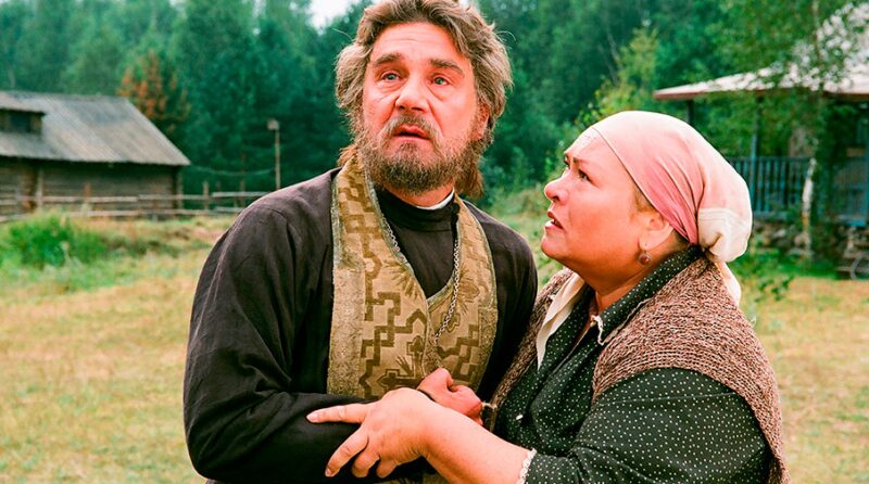 Сергей Маковецкий и Нина Усатова в фильме «Поп»