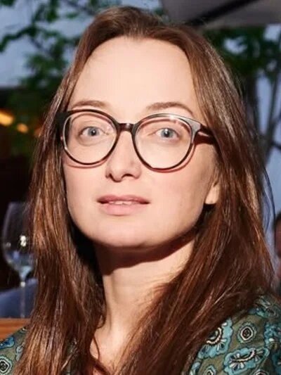 Ольга Изаксон выросла в семье Маликова, но карьеру построила сама: её снимки выходили в Vogue и Louis Vuitton
