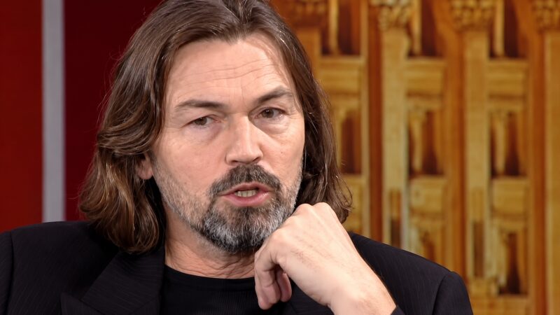 Художник Никас Сафронов