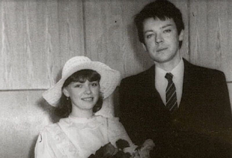 Он снимал трубку и говорил, что она больше не снимается: 11 лет брака Елены Валюшкиной