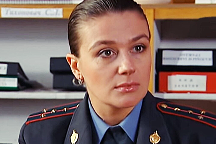 Занавешенные зеркала, четыре операции и дочь рядом: как живёт 57-летняя Анастасия Мельникова