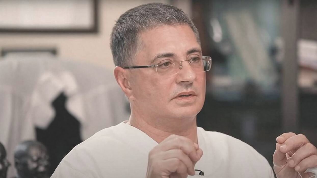 «Рад, что так все сложилось»: Александр Мясников впервые показал в эфире внебрачную дочь Полину
